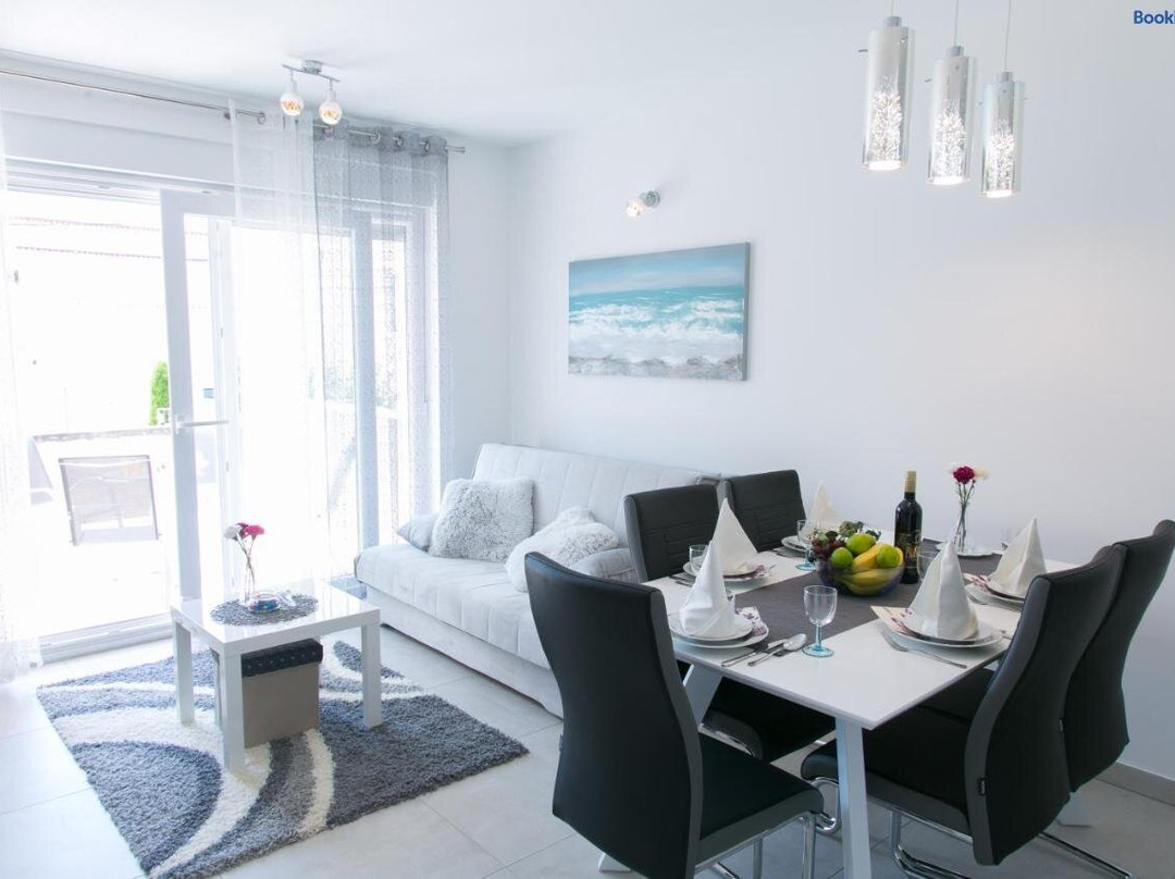 Navi Apartments