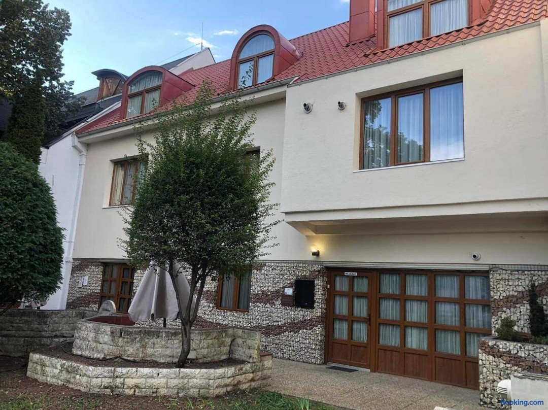 Trojka Hotel És Panzió