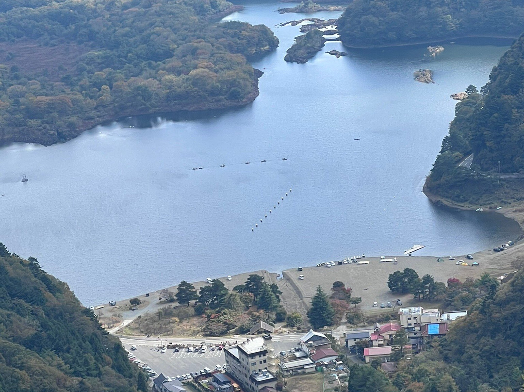 精进湖景点图片
