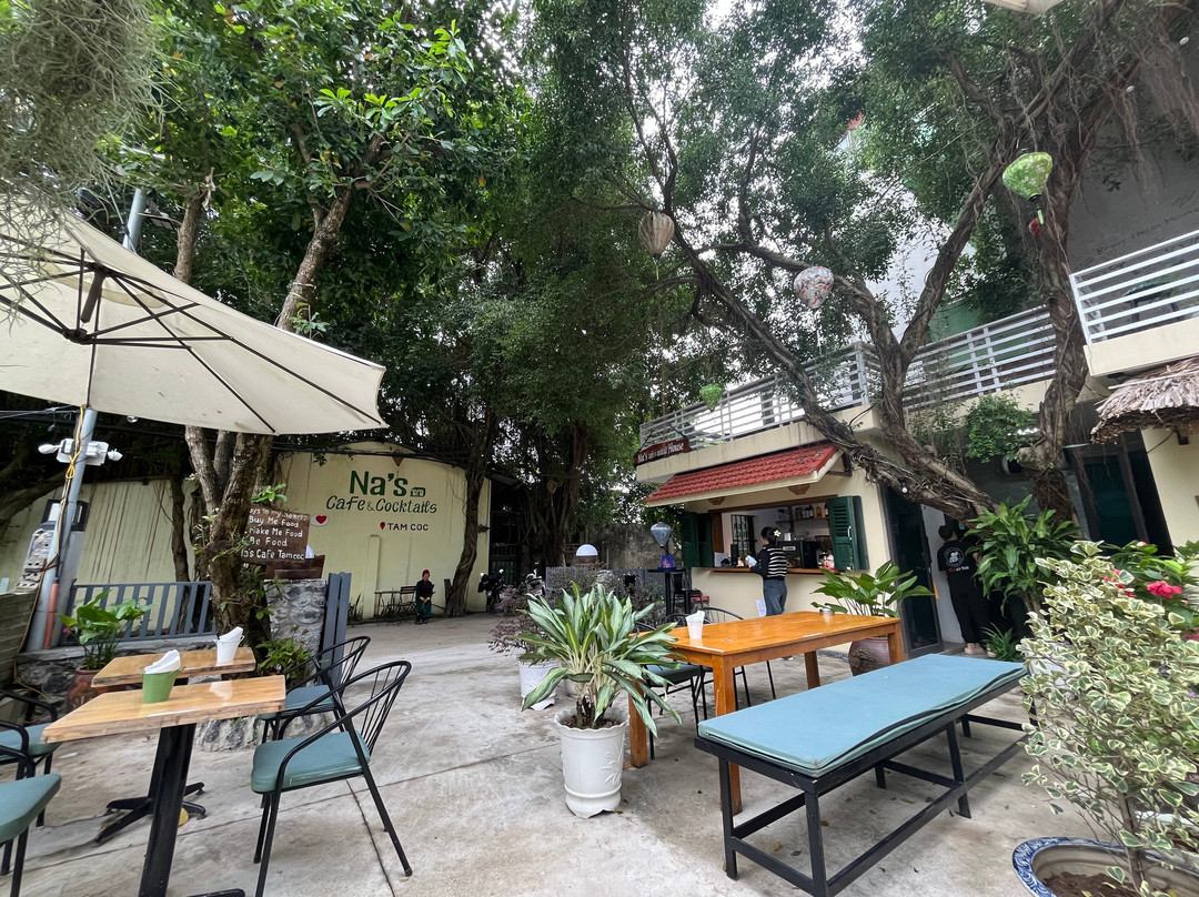 Na's Cafe & Cocktail House