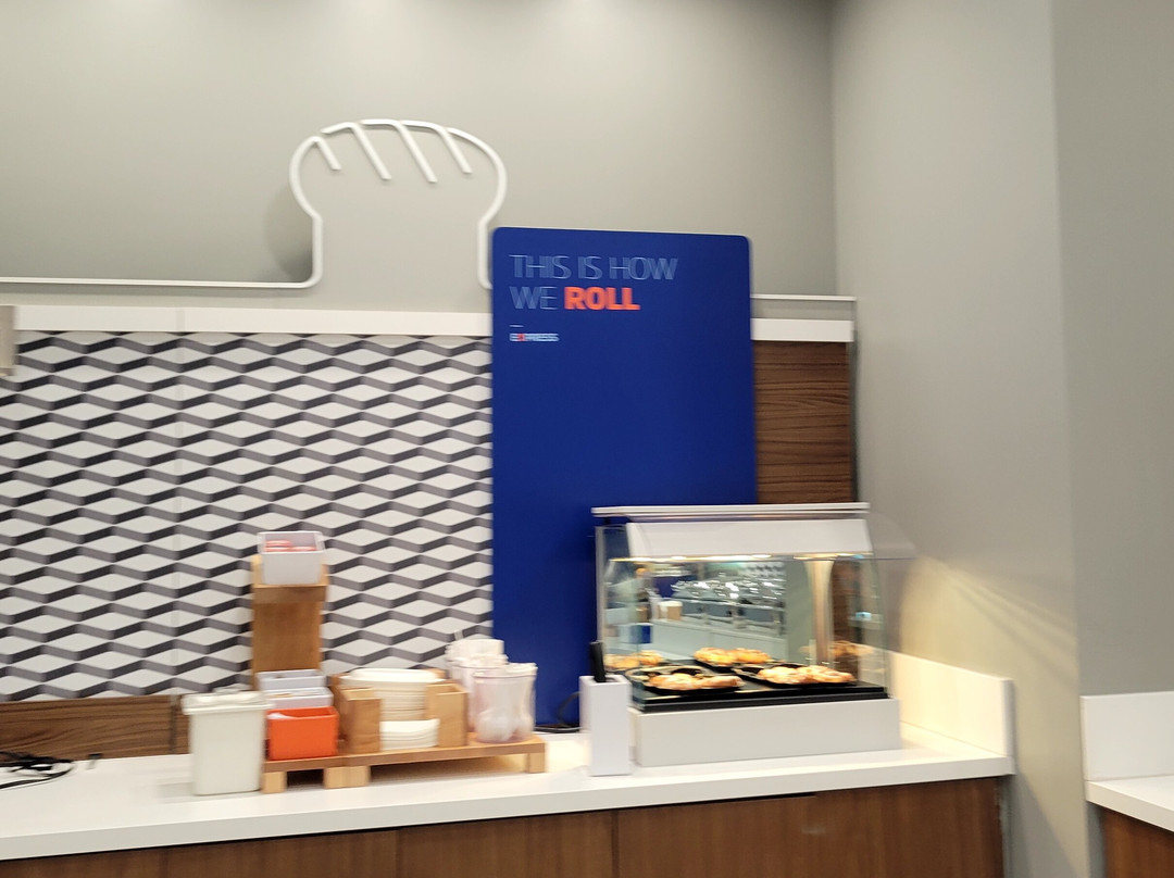 Holiday Inn Express & Suites Hawaiian Gardens By IHG主图