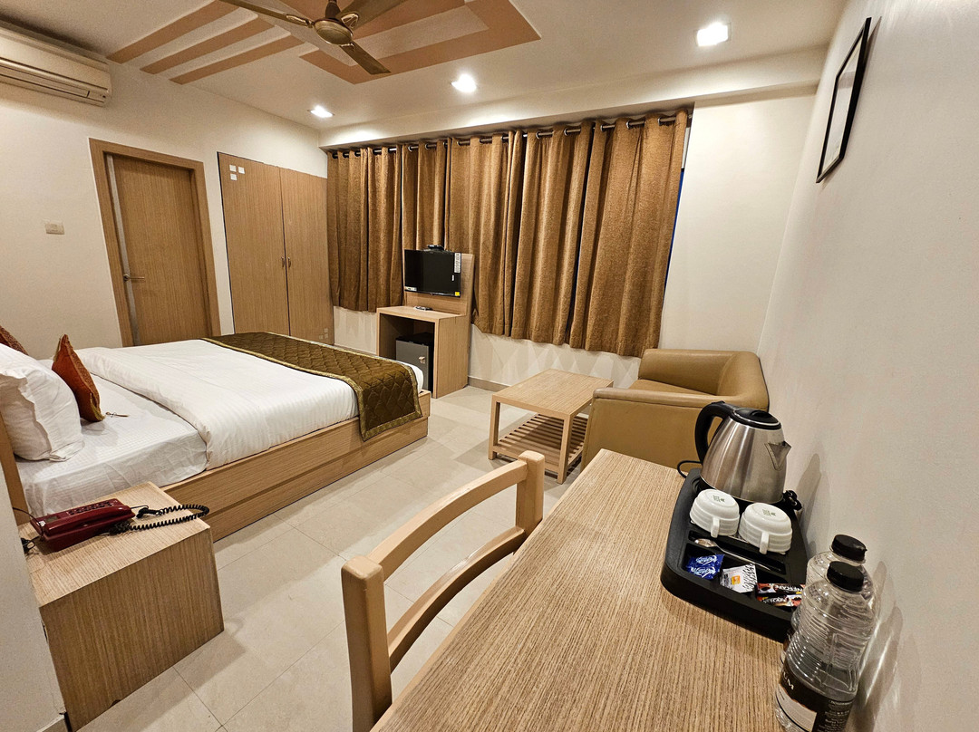 Hotel Crown Palace主图