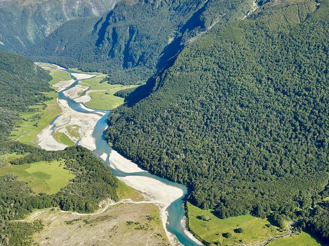 Backcountry Helicopters景点图片