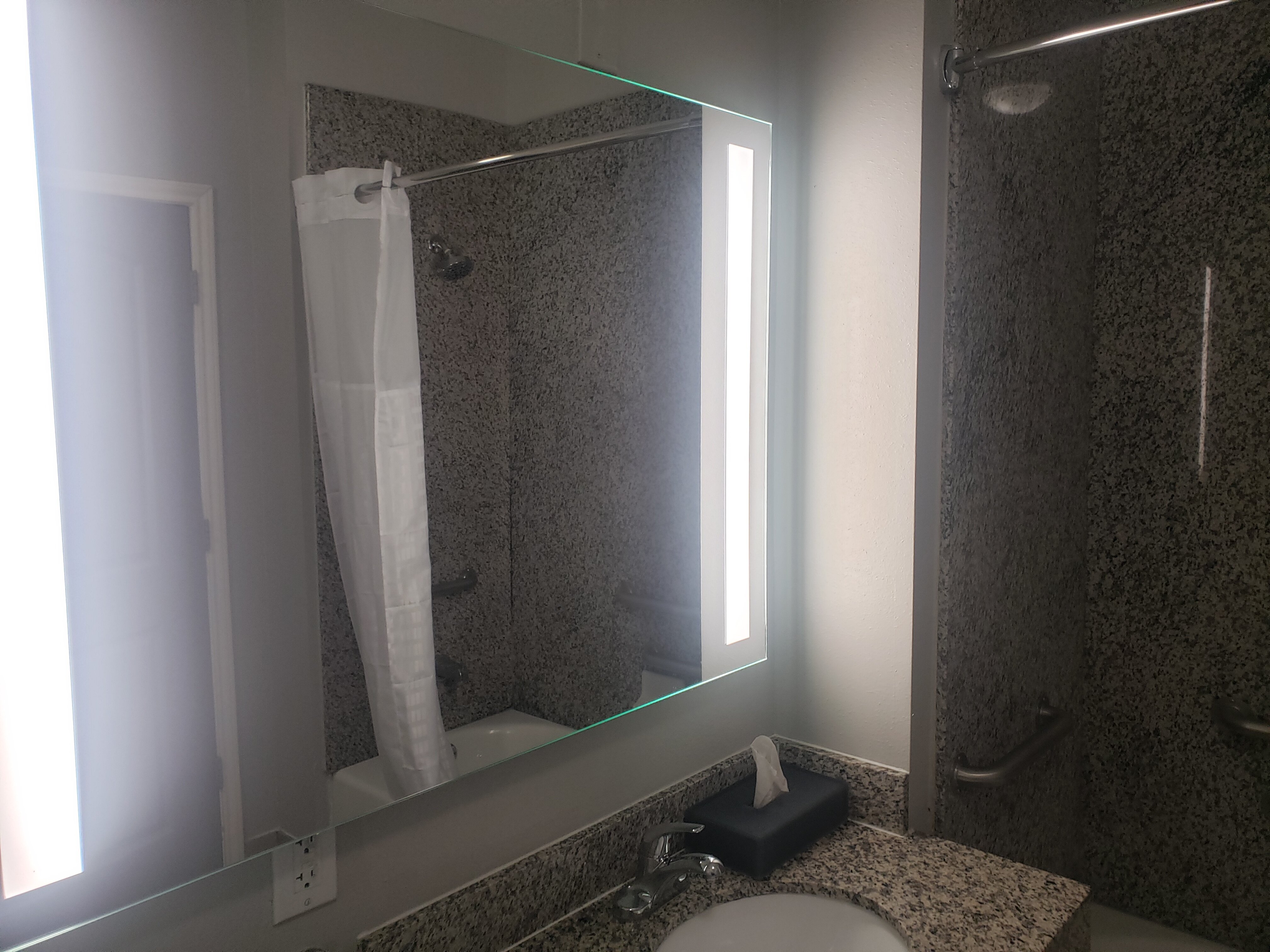 La Quinta Inn & Suites by Wyndham-Brookshire-West Katy-浴室