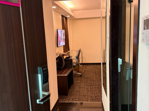 曼谷京华大酒店主图