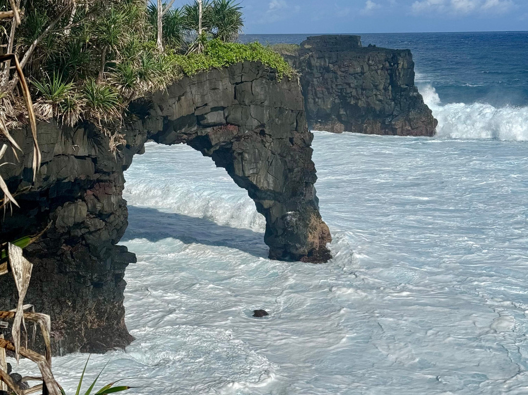 Coastal Lava Cliff Walk-Upolu必去景点