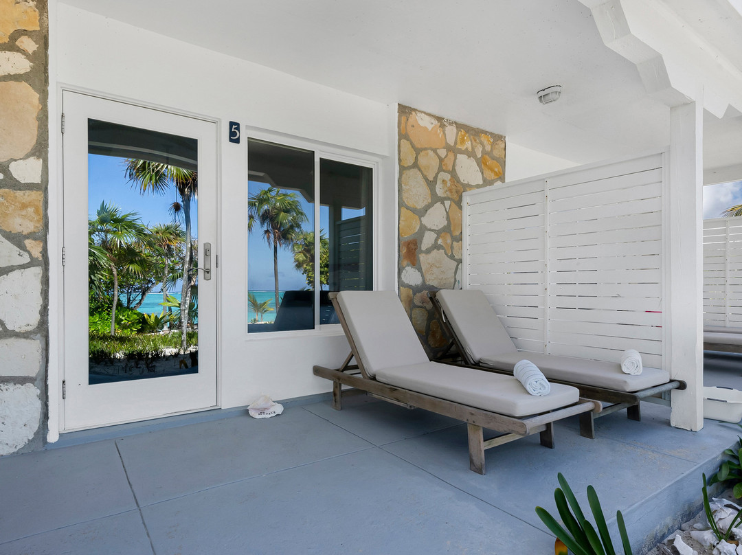 Pelican Beach Hotel主图