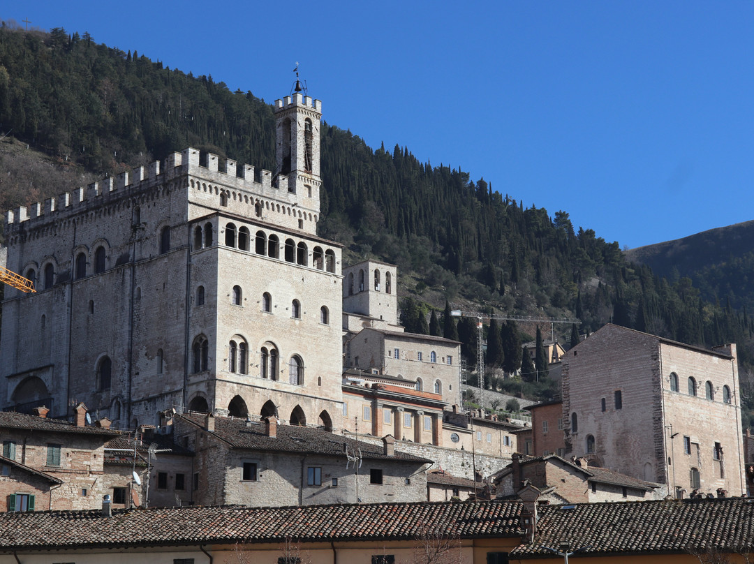 Piazza Quaranta Martiri-古比奥必去景点