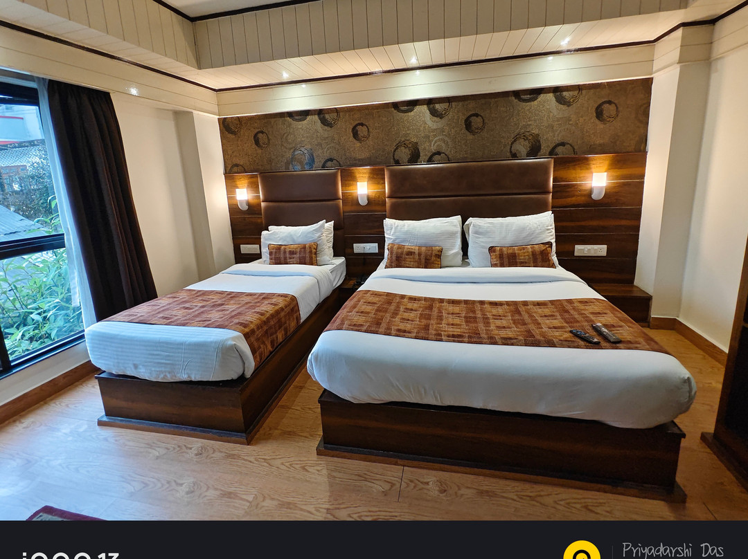 Sumi Queen's Yard Rink Mall Darjeeling主图