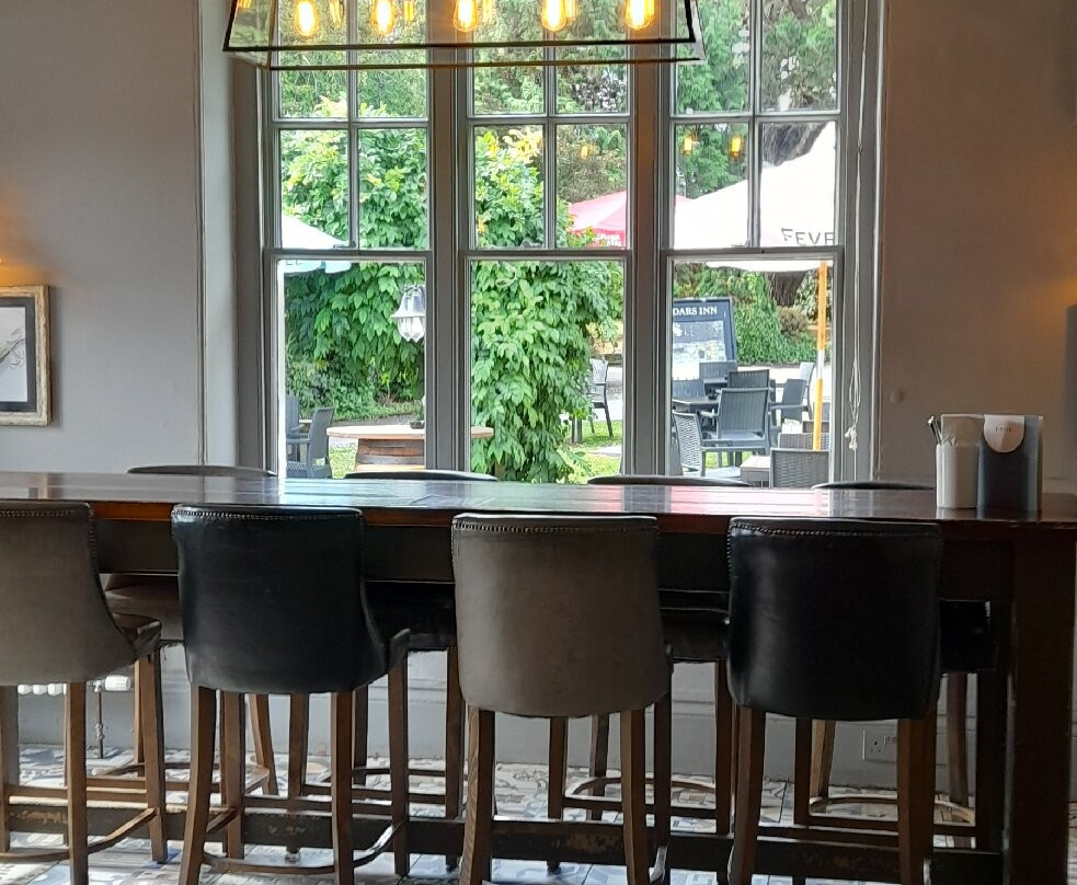 Cedars Inn Hotel主图