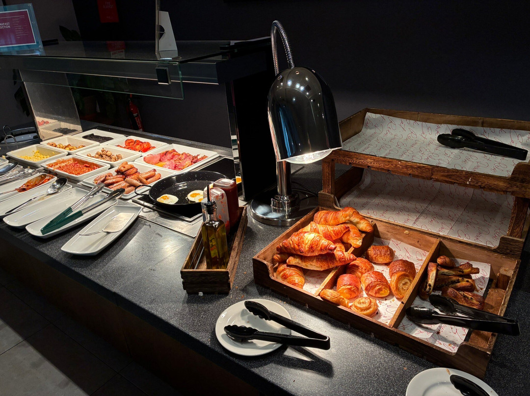 阿伯丁机场蓟酒店主图