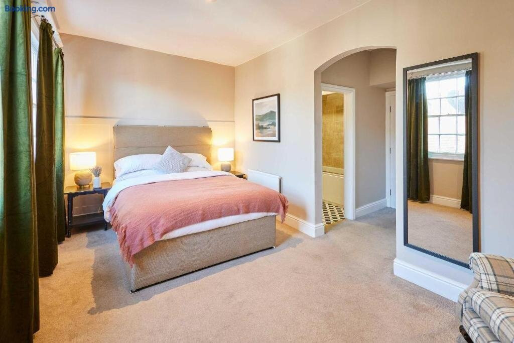 The Raven Hotel & Restaurant