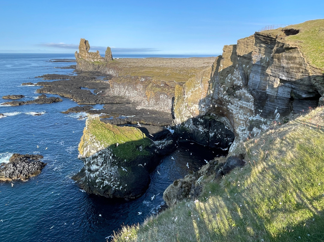 Londrangar Basalt Cliffs-Hellnar必去景点