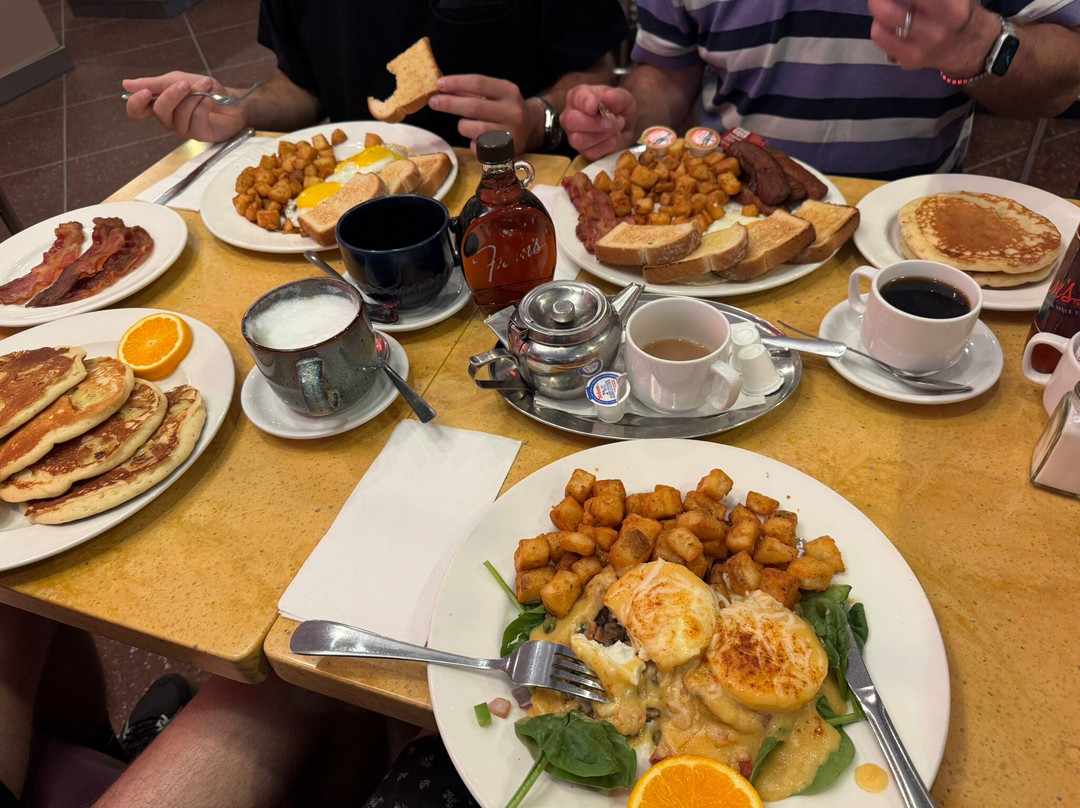 Fran's Restaurant & Bar