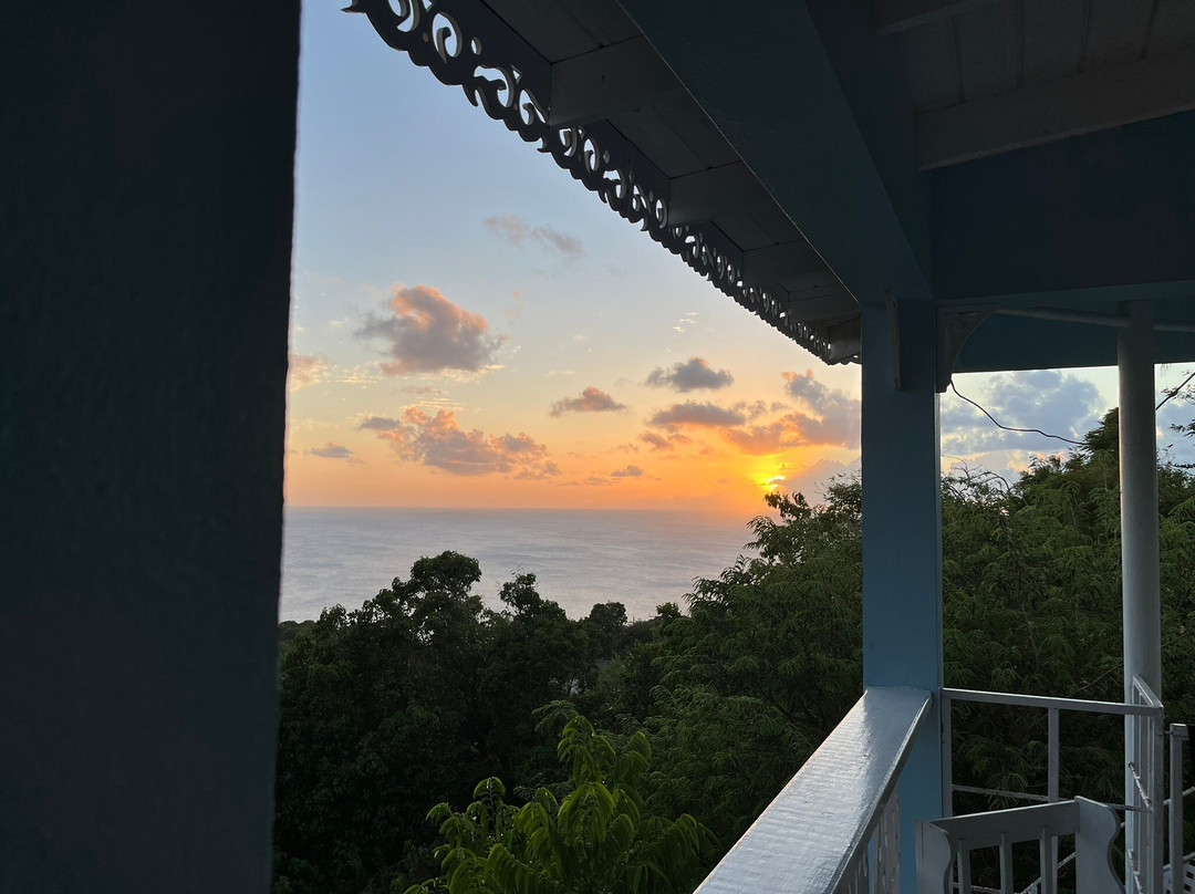 Gingerbread Hill主图