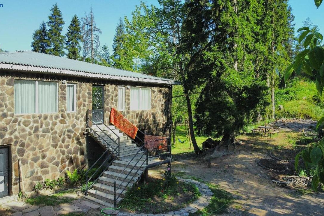 Tvaliakari