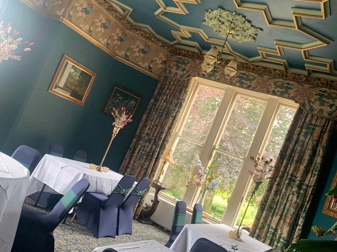 Lands of Loyal Hotel主图