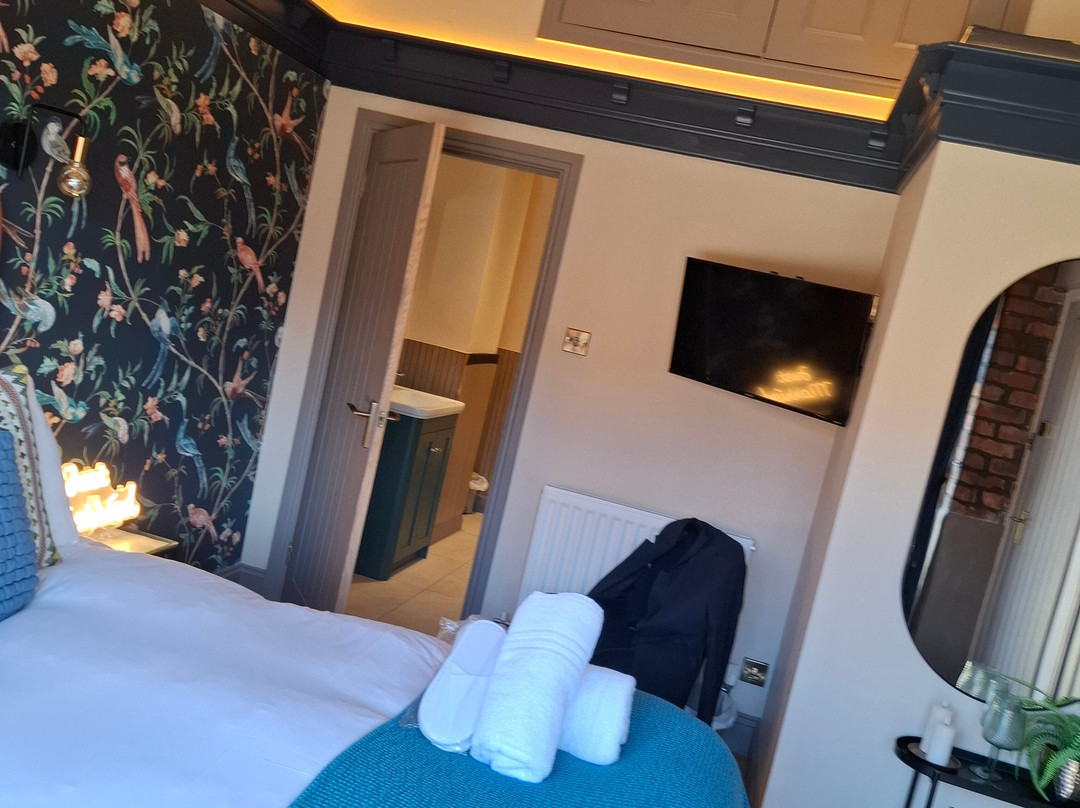 休里斯村庄旅馆主图