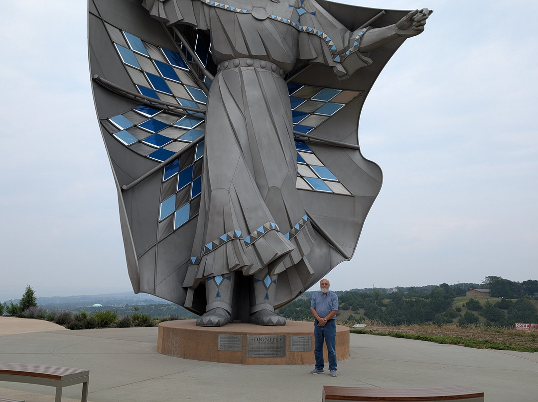 Dignity of Earth and Sky-Chamberlain必去景点