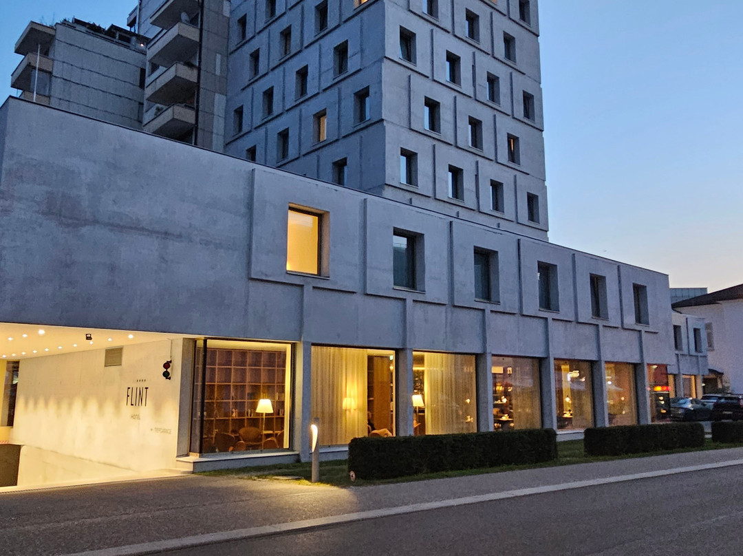 Flint Hotel主图