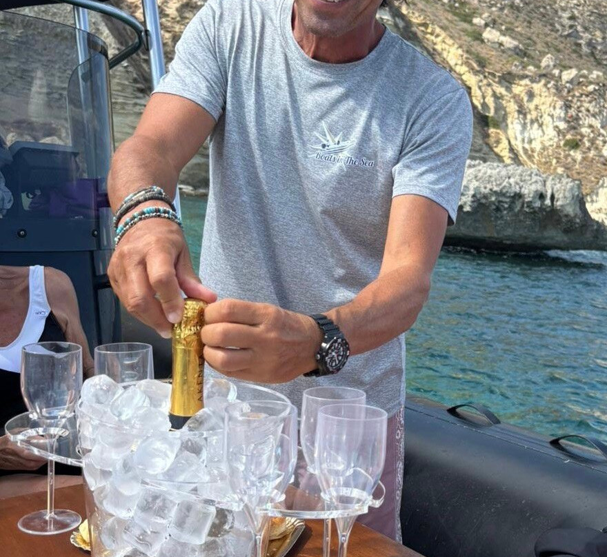 Boats in the Sea-卡利亚里省必去景点