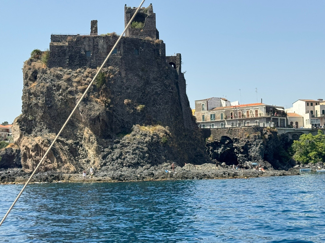 Barca Ulisse-Acitrezza必去景点