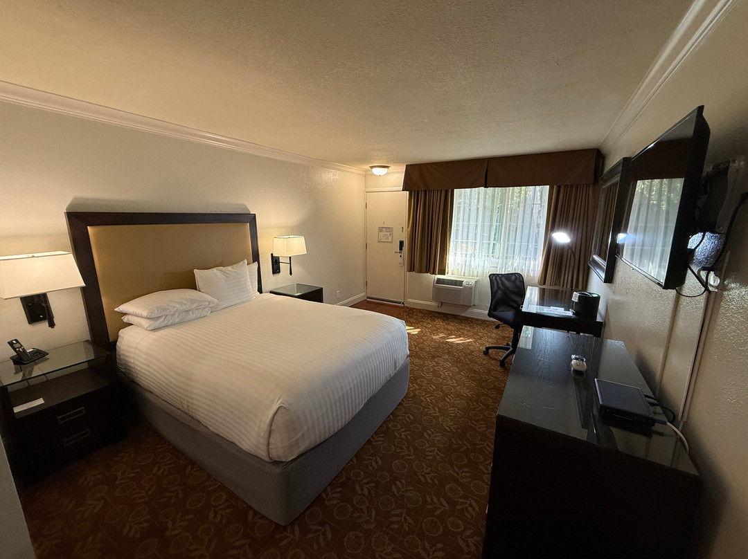 威斯勒溪畔酒店主图