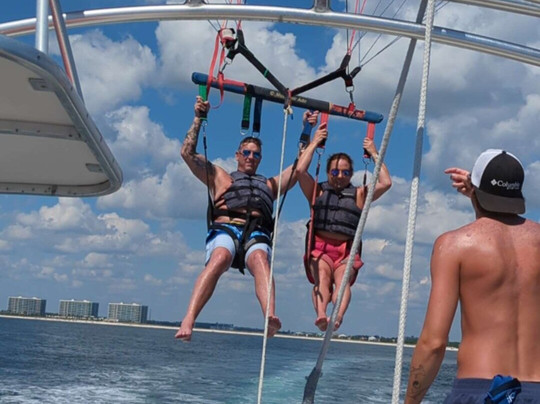 Pleasure Island Parasail-橙色海湾必去景点