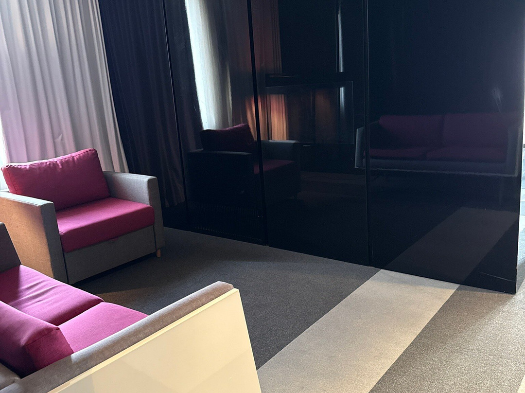 涂鸦画廊设计酒店主图