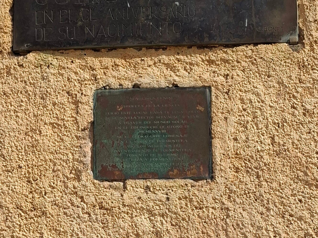 Monument a Jules Verne-法兰西斯科哈维尔必去景点