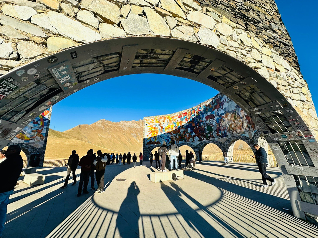 Russian Georgian Friendship Monument-古道里必去景点