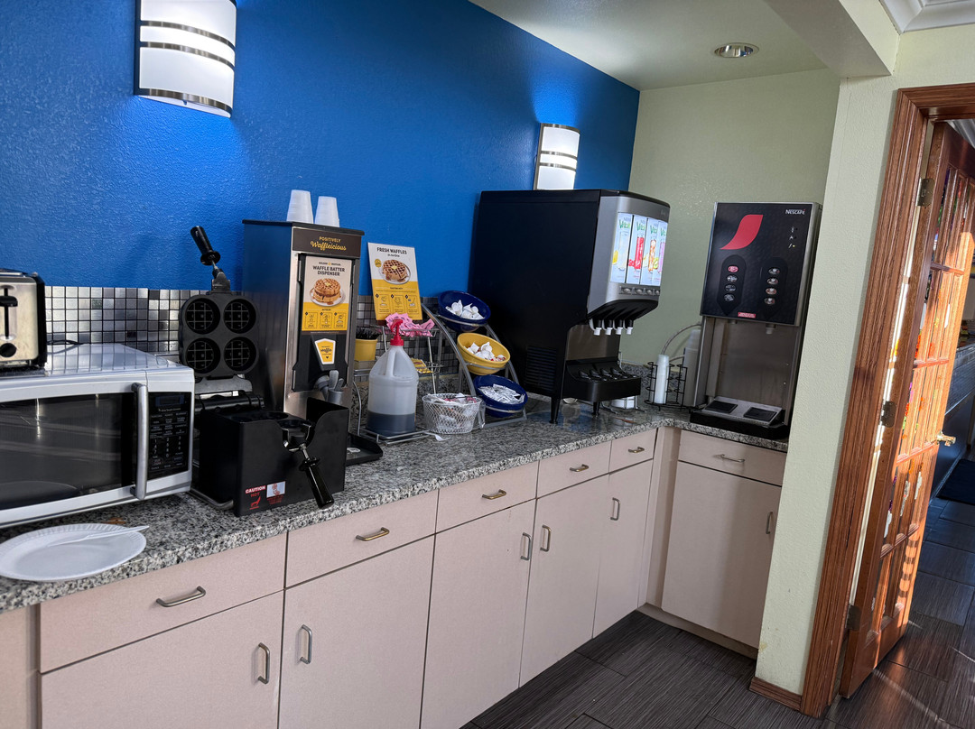 Days Inn by Wyndham Madison NE/Windsor主图