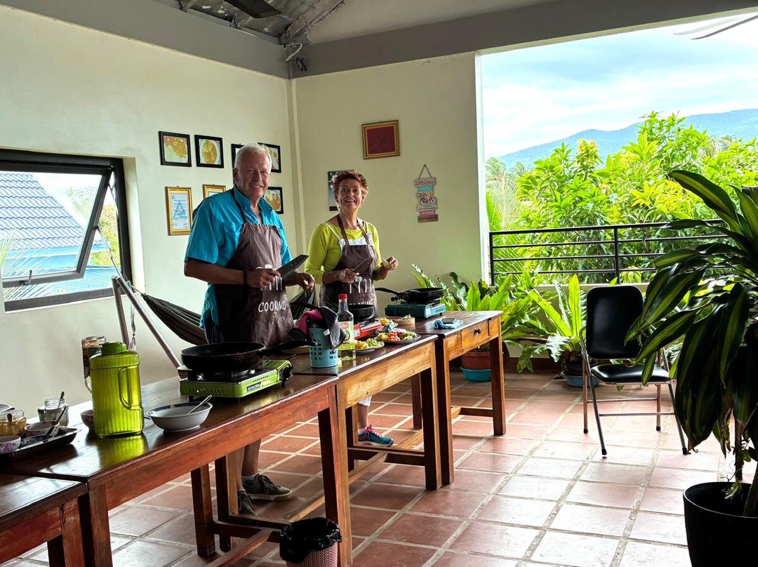 Lucky Kitchen Cooking Class-贡布必去景点