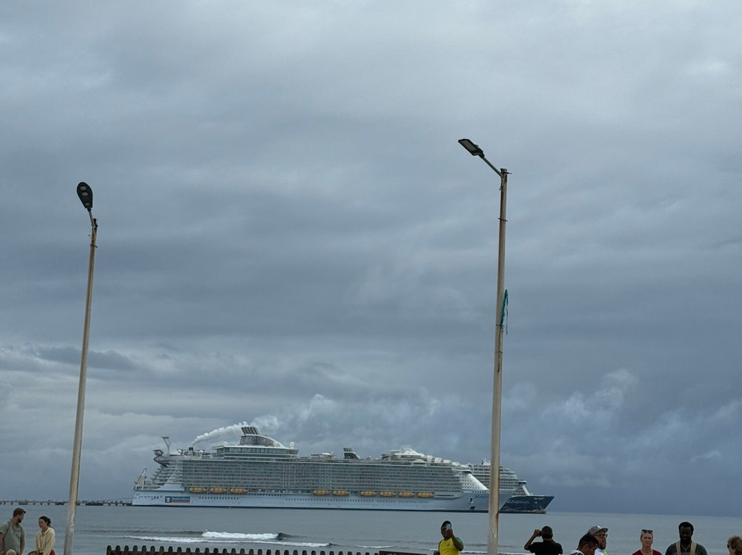Mayahual Red Shirts Golf Carts-Mahahual必去景点