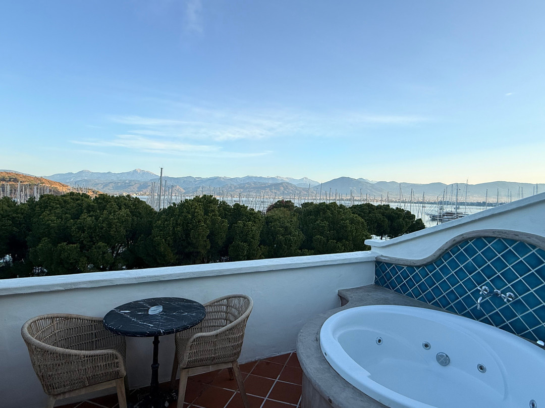 游艇精品酒店主图