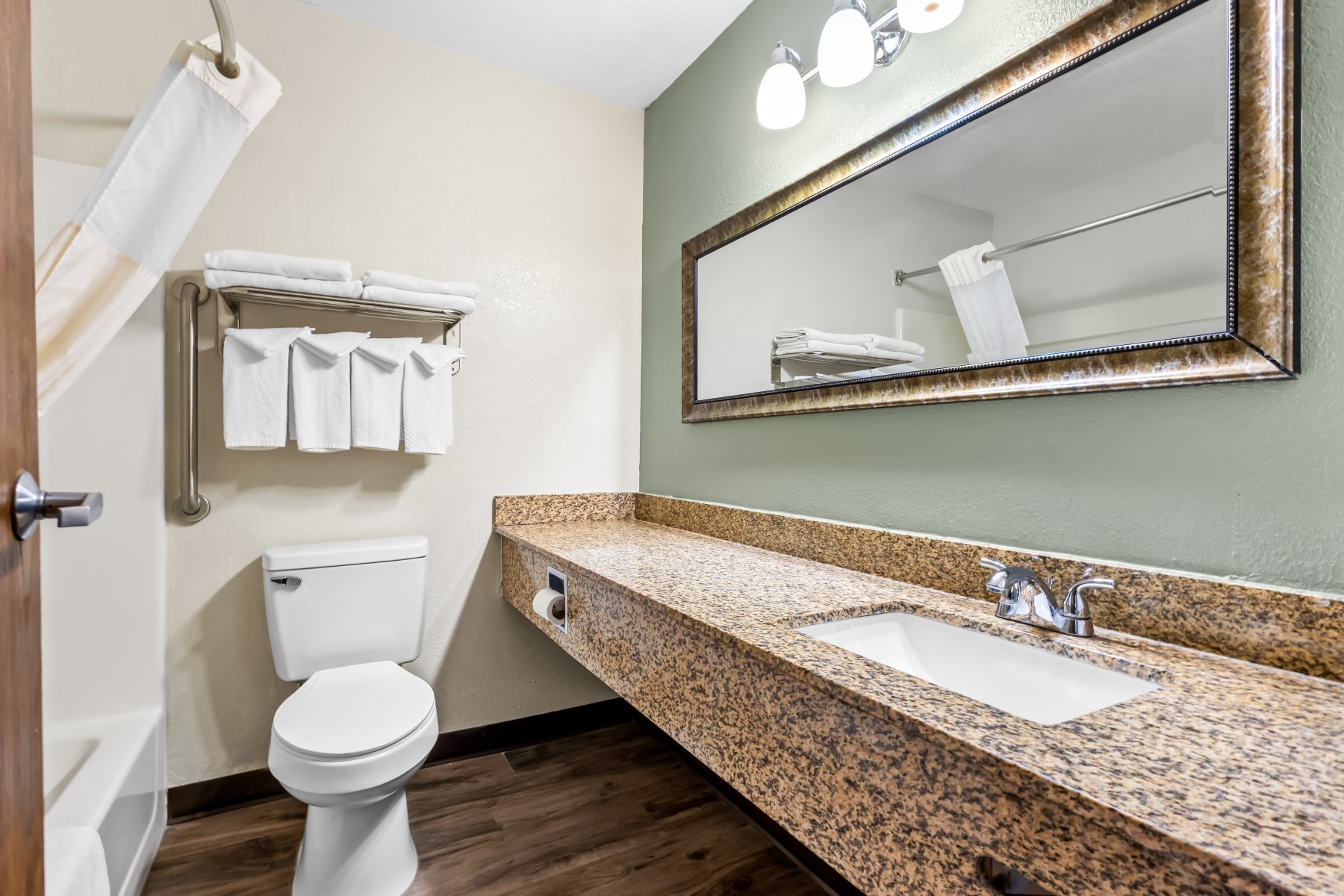 布鲁金斯凯艺酒店-大学-浴室