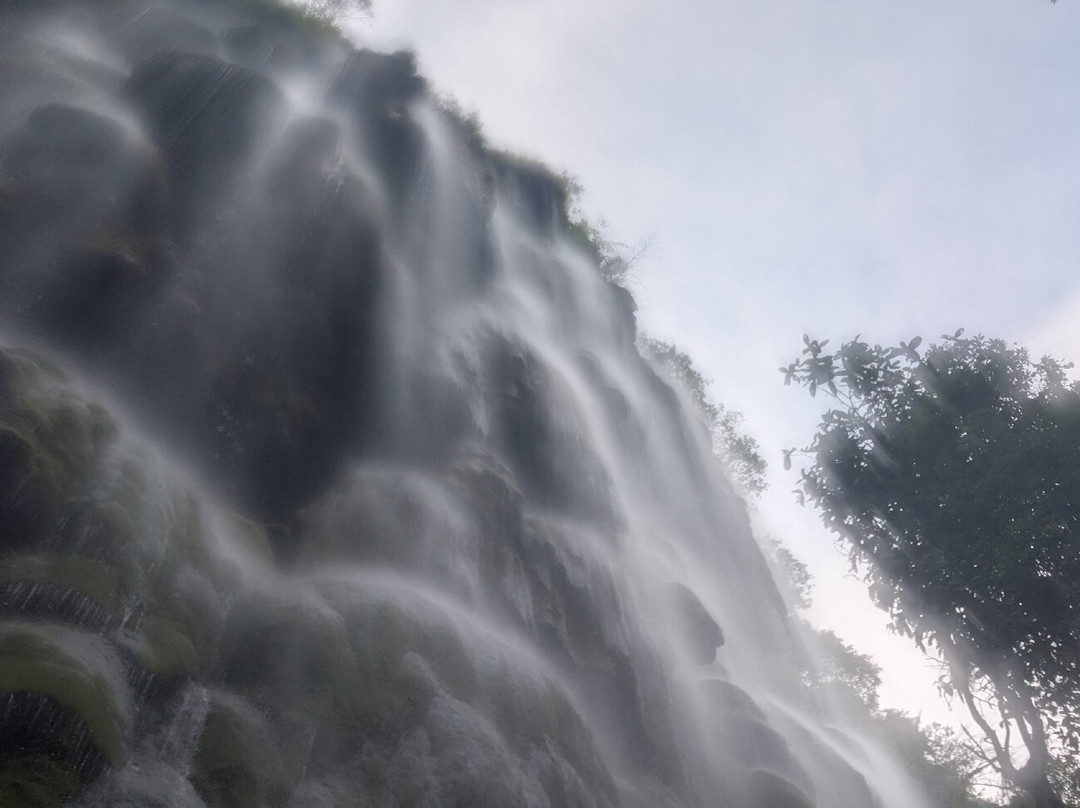 Thee Lor Lay Waterfall-蕴朋县必去景点