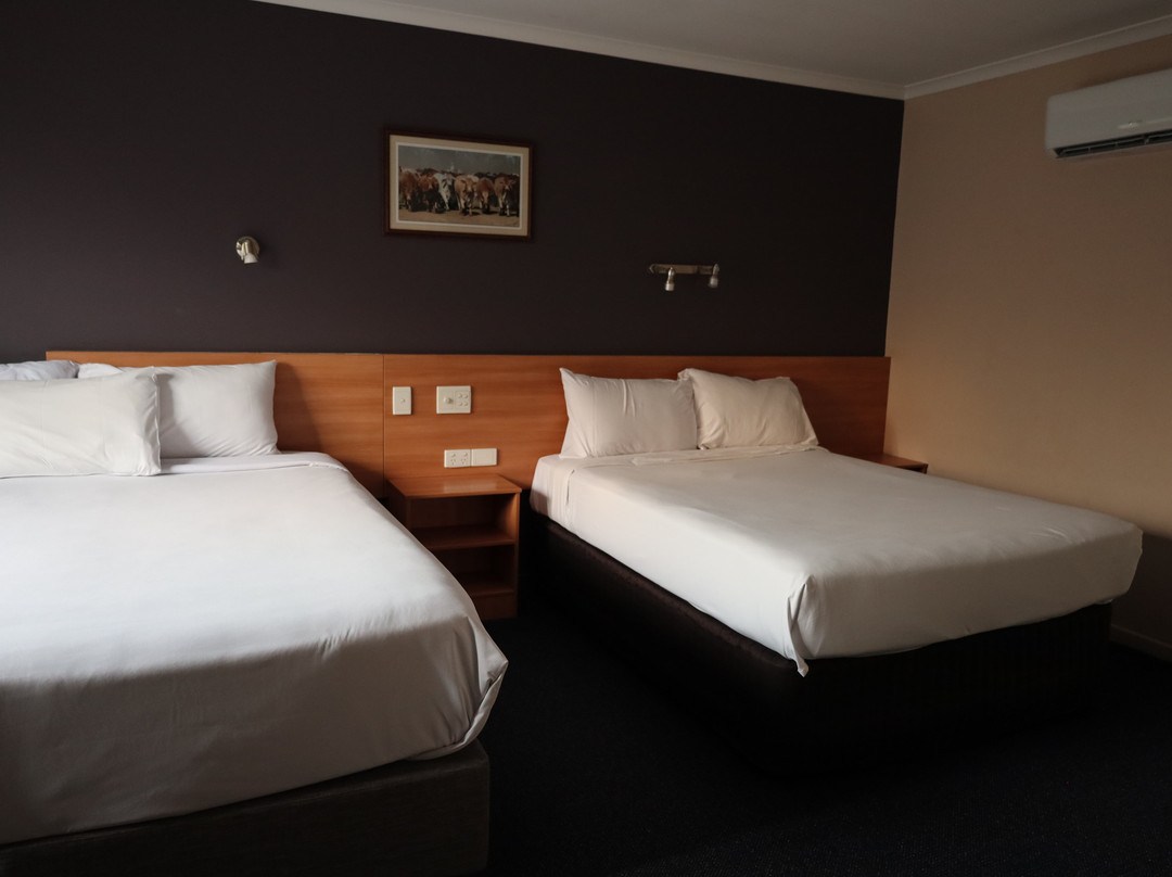 Sun Palms Hotel Motel主图