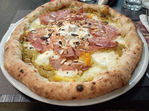 LIEVITUM Neapolitan pizza