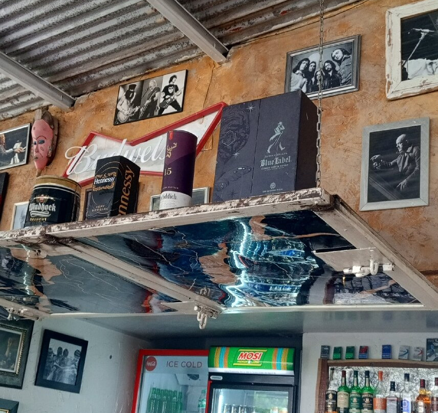 The Bee's Knees Bar & Grill