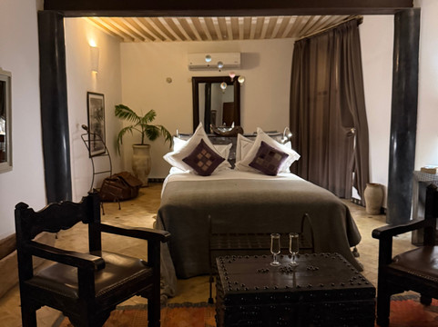 阿鲁萨里亚德酒店主图