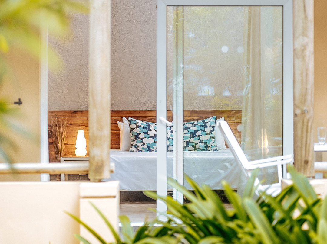 态度酒店-快乐周五主图