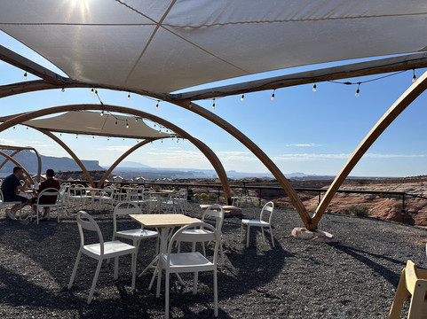 库珀湖旁的帆布酒店大阶梯主图