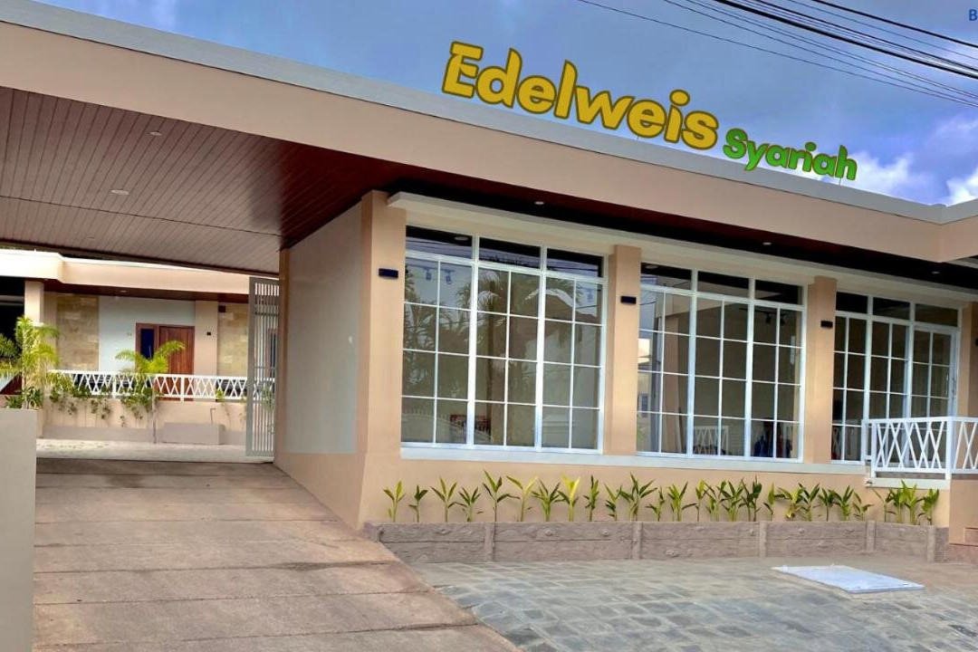 Edelweis Syariah Near Sultan Muhammad Kaharuddin Airport
