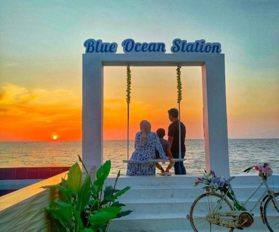 ÀI SHànghǎI Lán Lán Wū Mínsù Blue Ocean Station Risxrth