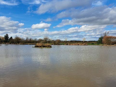 新农场民宿主图