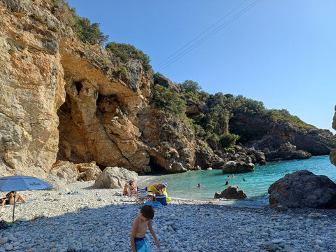 Foneas Beach-Kardamyli必去景点