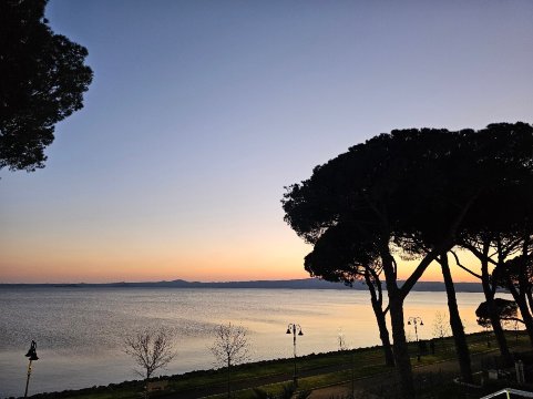 苏拉格湖滨假日酒店-官方