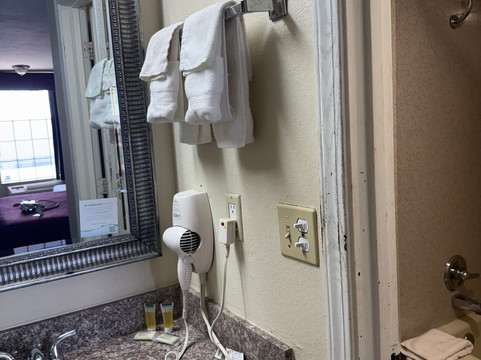 埃尔里诺温德姆戴斯酒店主图