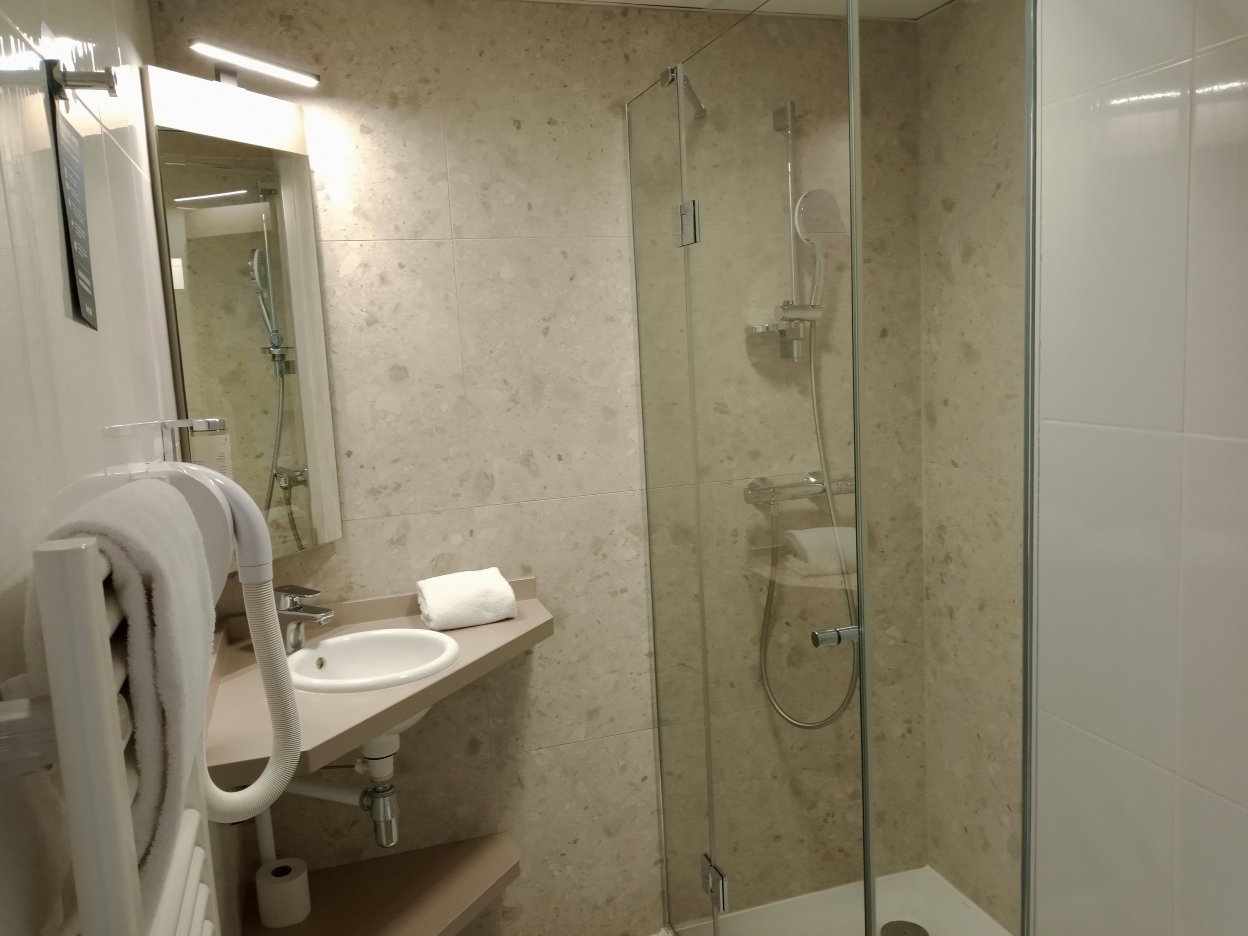里昂东梅济约厄科尔斯博体育场基里亚德酒店-浴室